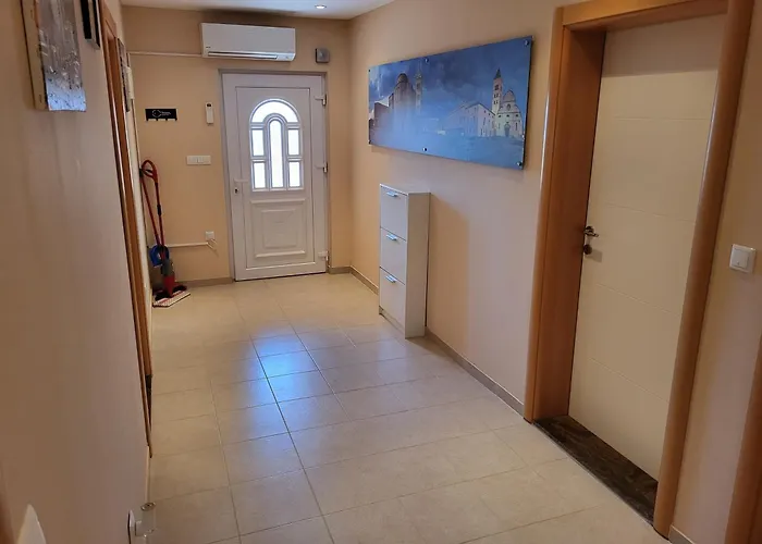 Leonardo Apartment *