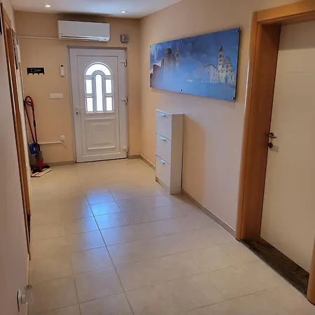 Leonardo Apartment *